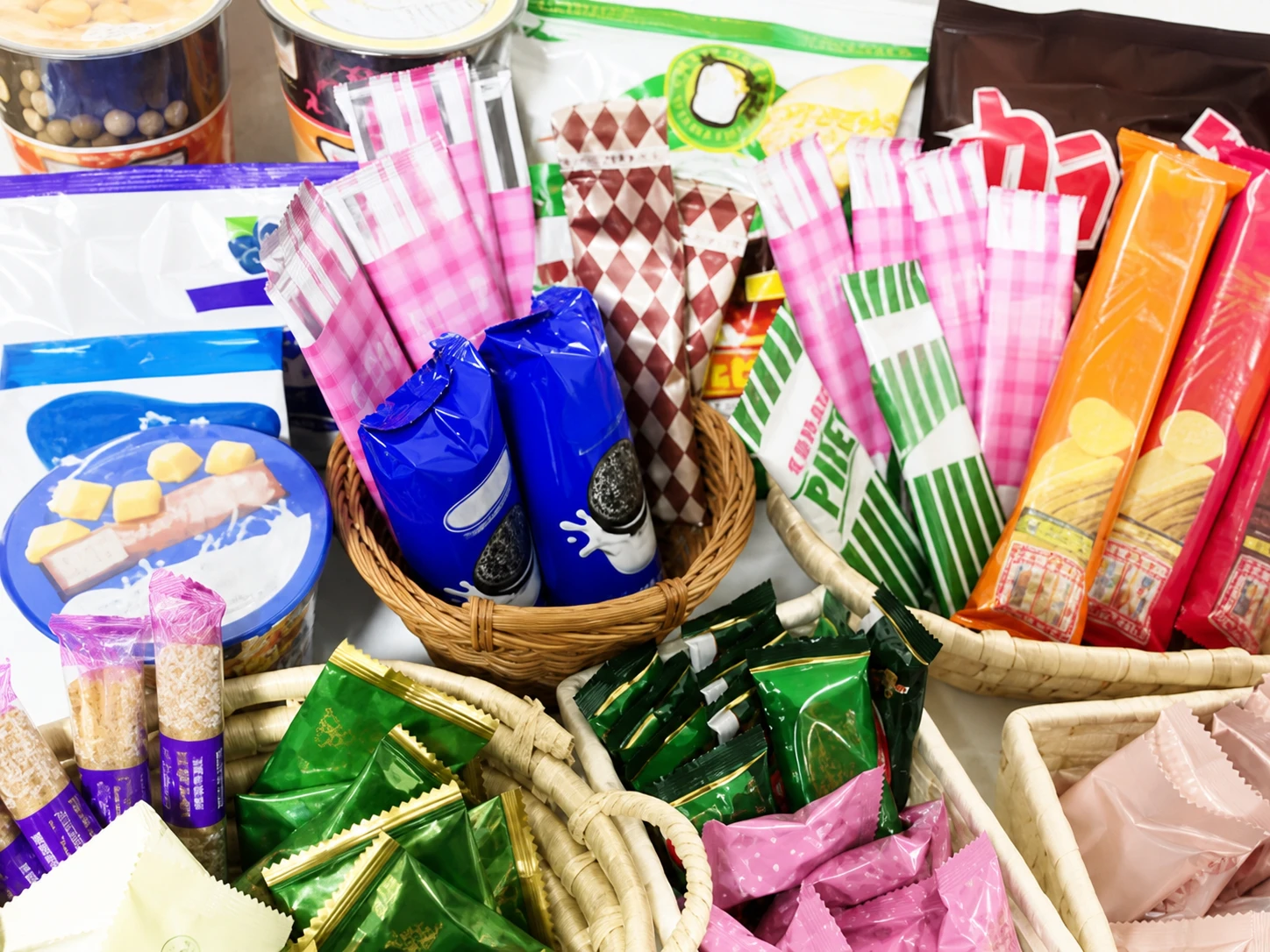 お菓子が用意されたコーナー